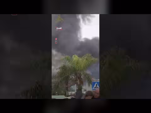 دخان كثيف من مصنع كيماويات بعد هجوم صاروخي إيراني
