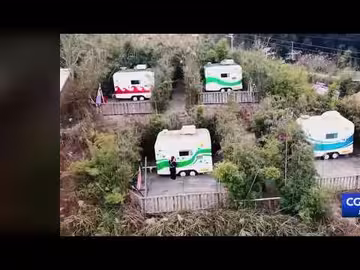 تشونغتشينغ: "فندق الشفرة" يجذب السياح بتصميمه الفريد