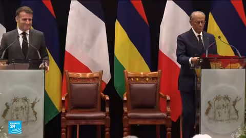 ماكرون يبدأ جولة إفريقية من موريشيوس ويشارك في قمتين