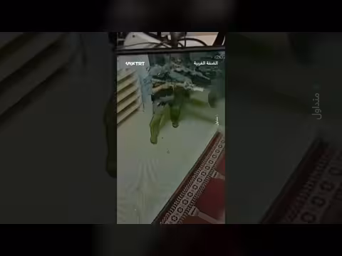كلب بوليسي يهاجم مصلياً خلال اقتحام مسجد ترقوميا