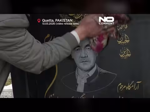 نقوش الوجوه على شواهد القبور في باكستان