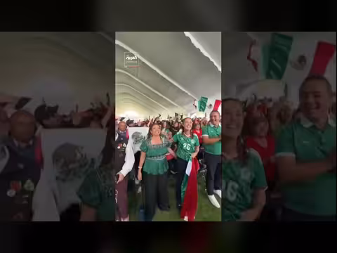 رئيسة المكسيك تحتفل بالهدف الأول لبلادها
