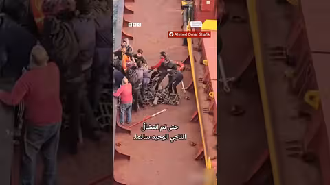 قبطان مصري ينقذ مهاجرا من الغرق