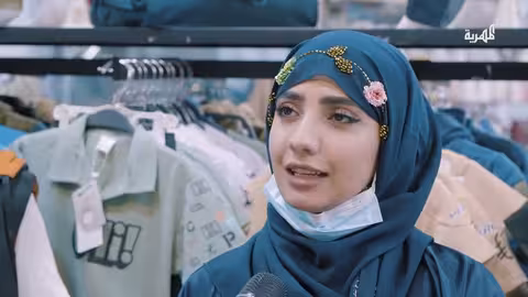 "شباب دمهم حامي"..مشهد مؤثر لطلب الابن سلفة لعلاج أمه