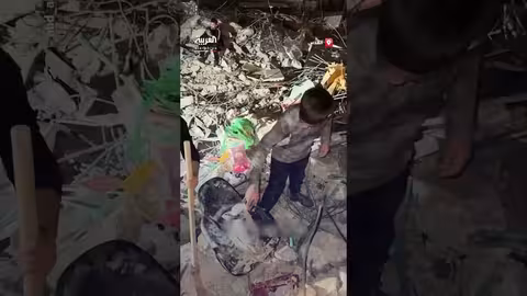 هدم مبنى سكني في سلوان بالقدس وعائلات تبحث في الركام