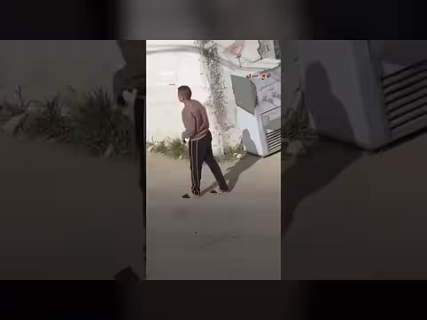 طفل فلسطيني يبكي بعد مصادرة دراجته في جنين