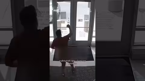 اعتداء موظفة على سارق: جدل حول التصرف الصحيح