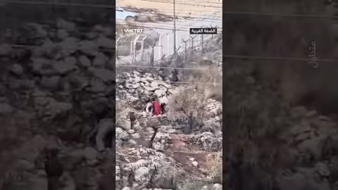 اعتداء مستوطنين وجنود الاحتلال على مزارع فلسطيني في بيت لحم
