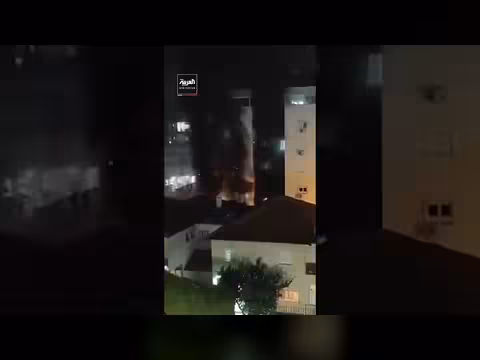 اشتعال حريق في مبنى بتل أبيب جراء قصف إيراني بالصواريخ