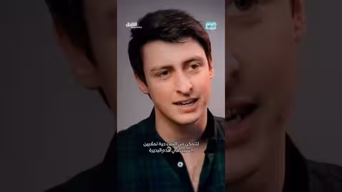 السائل الأحمر في الجفاف: كائنات حية متطرفة في البحيرات الجليدية