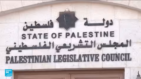 إعلان عباس عن الرئاسة الفلسطينية يثير جدلا دستوريا وسياسيا