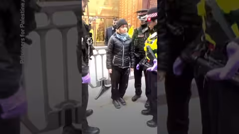 القبض على غريتا ثونبرغ في لندن أثناء احتجاج على الوضع في فلسطين