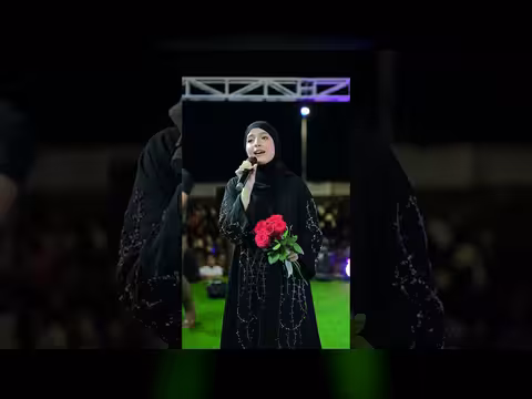 ماريا قحطان تنبسط مع أغانيها