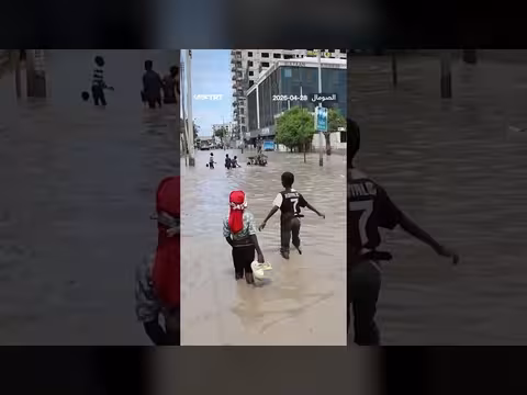 فيضانات عارمة تغرق شوارع مقديشو