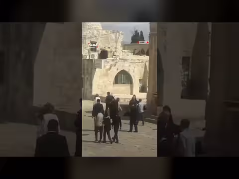 مستوطنون يقتحمون الأقصى بحماية الشرطة الإسرائيلية