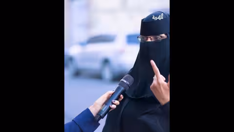 امرأة تُظهر وطنيةً عالية - قناة المهرية