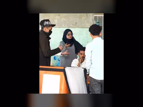 إهانة عامل توصيل: قصة مؤثرة وفزعة شبابية