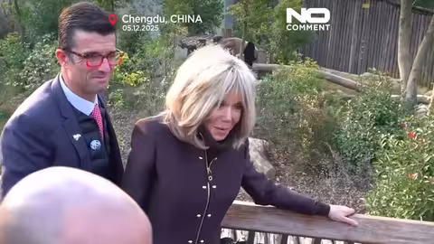 بريجيت ماكرون تزور مركز أبحاث لتربية الباندا في الصين