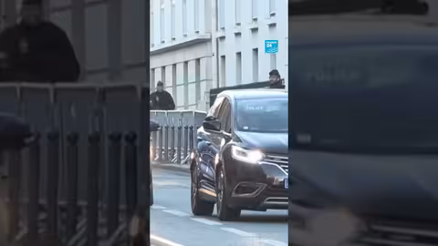 نيكولا ساركوزي يدخل سجن لاسانتيه