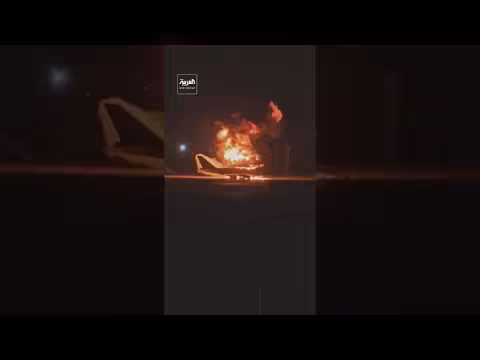 طائرة تحترق في مهرآباد بعد هجمات أميركية وإسرائيلية