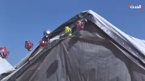 فلسطينيون يتناولون سحور على وقع الضربات الإسرائيلية