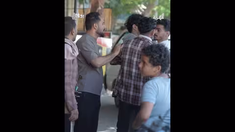 صرخة رجل لم يتحمل إهانة شاب لوالدته في الشارع