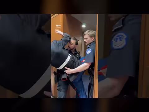 طرد رقيب سابق في مشاة البحرية الأميركية من جلسة لمجلس الشيوخ احتجاجاً على حرب إيران