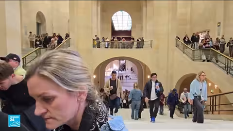 سرقة مجوهرات من متحف اللوفر: هروب اللصوص وتحقيقات الشرطة