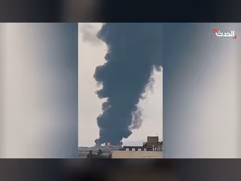 حريق ضخم بعد ضربات جوية على مطار مشهد