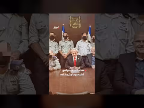 جندي إسرائيلي يحطّم تمثال المسيح في لبنان