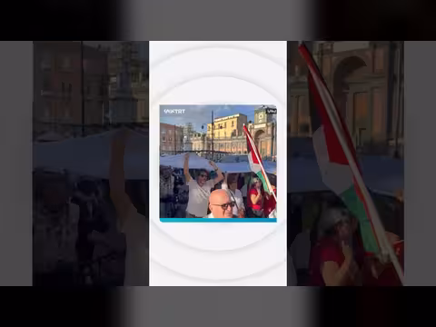 كفن رمزي بأسماء أطفال غزة في نابولي