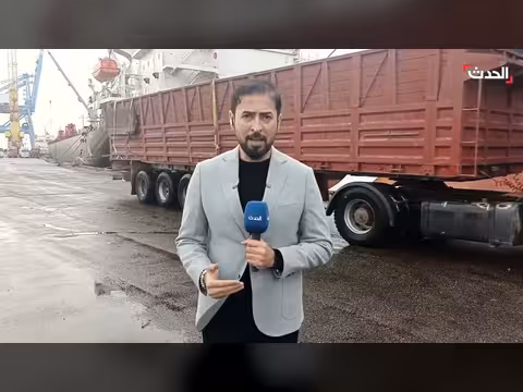 عمليات الشحن والتفريغ في ميناء أم قصر العراقي