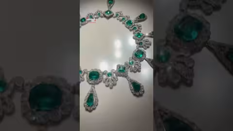 سرقة مجوهرات من متحف اللوفر في باريس... واستعادة التاج