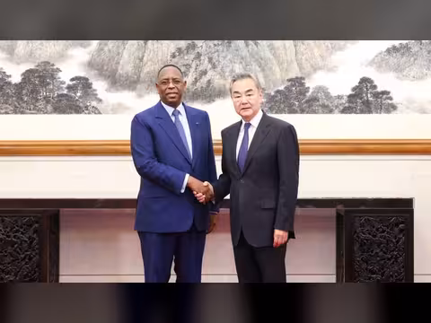 وانغ يي يلتقي المرشح للأمين العام للأمم المتحدة