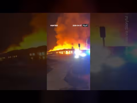 حريق ضخم في مستودع بكاليفورنيا