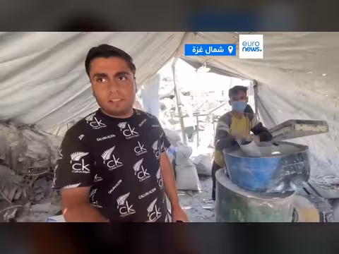 سكان غزة يطحنون الإسمنت المتحجر لإعادة بناء ما هدمته الحرب