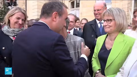 استقالة رئيس الوزراء الفرنسي سيبستيان لوكورنو بعد ساعات من تشكيل حكومته