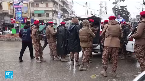 الحياة تعود إلى حلب بعد اشتباكات بين القوات السورية والكردية