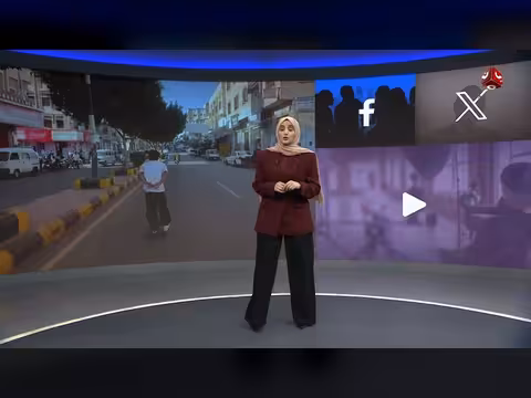 طفل يتزلج في شوارع تعز