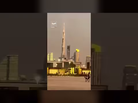 دخان أسود يتصاعد بالقرب من برج خليفة في دبي