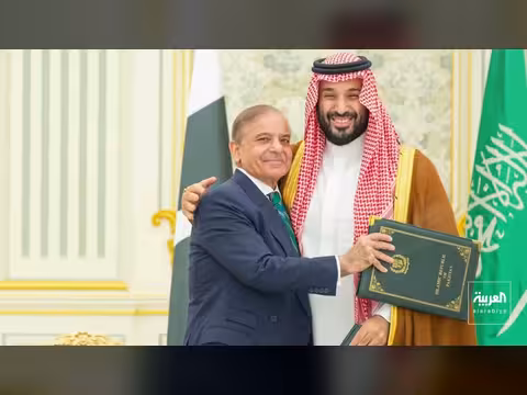 إيران تهدد بمنع التجارة في الخليج والبحر الأحمر