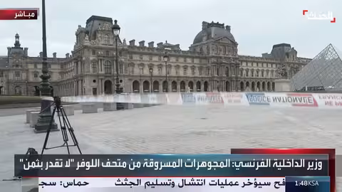 سرقة مجوهرات نابليون من متحف اللوفر في باريس