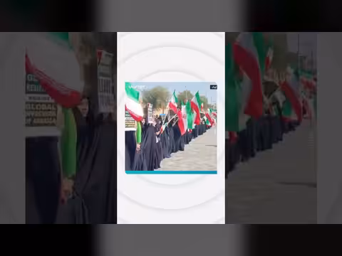 إيرانيون يتجمعون لحماية محطات الطاقة