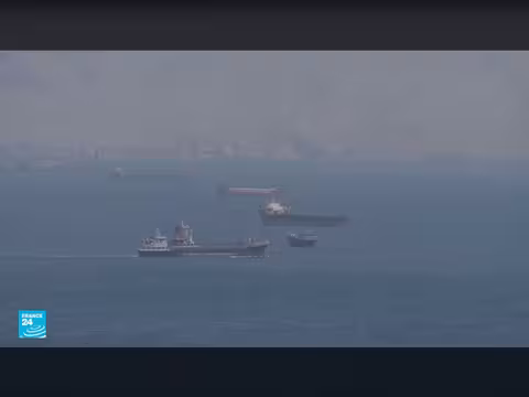 إيران تتهدد بإغلاق مضيق هرمز وتتهم أمريكا