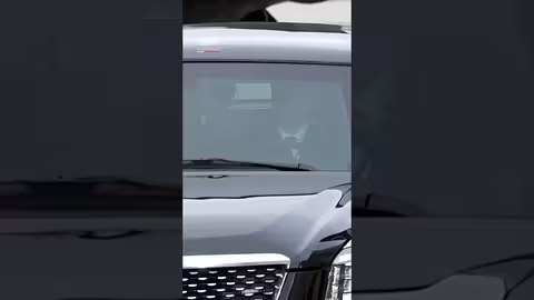 ترمب وبوتين يتبادلان الضحك في سيارة الوحش خلال قمة ألاسكا