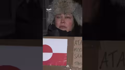 شاب يتظاهر يوميا احتجاجا على تهديدات ترمب