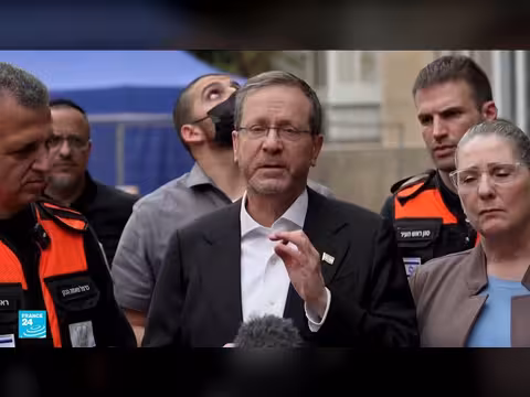 إيران تقصف تل أبيب بضواحيها بصواريخها