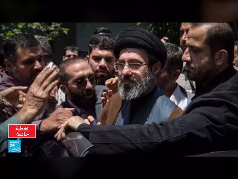 مجتبى خامنئي المرشح الأبرز لخلافة والده