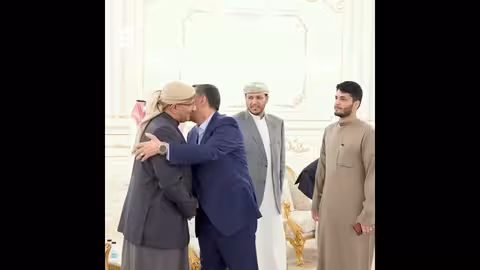 طارق صالح يقدم واجب العزاء في وفاة اللواء الصبيحي