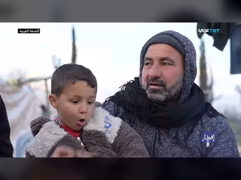 عائلة فلسطينية تقضي رمضان في خيام فوق ركام منازلها